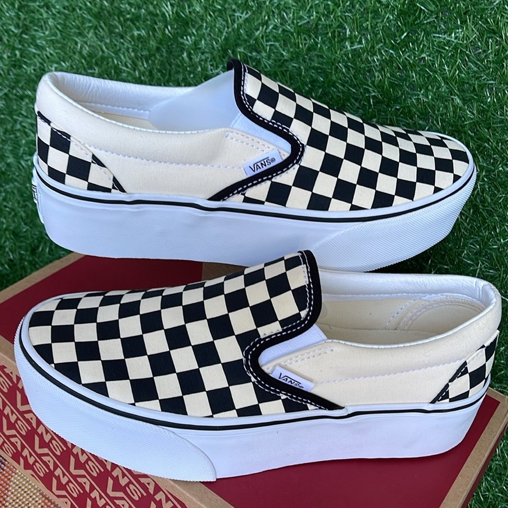 Vans WMNS Classic Slip-On Stackf
Checkerboard Black/Classi
VN0A7Q5RTYQ
Platforms - Picture 8 of 16
